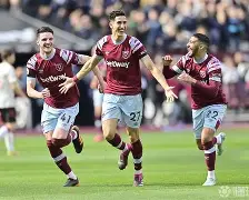 关键时刻西汉姆调整名单以备英超，单刀错失环节打磨，话题不断，更衣室氛围转暖